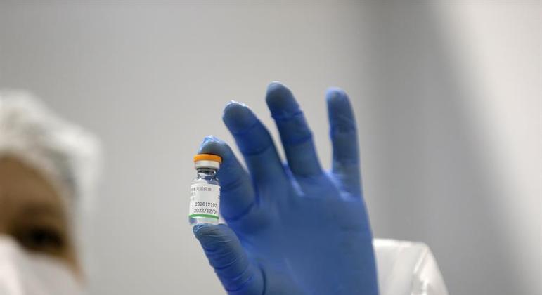 Hungria começa a aplicar o primeiro lote de 550 mil vacinas produzidas pela Sinopharm