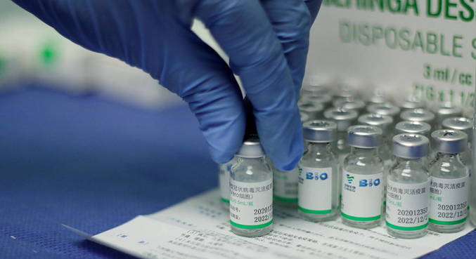 Palestina recebe 100 mil doses de vacina da Sinopharm
