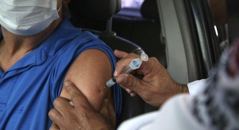 Cidade de SP aplica neste sábado (3) segunda dose da vacina contra a covid-19