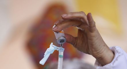 Falta de doses ameaça velocidade da imunização
