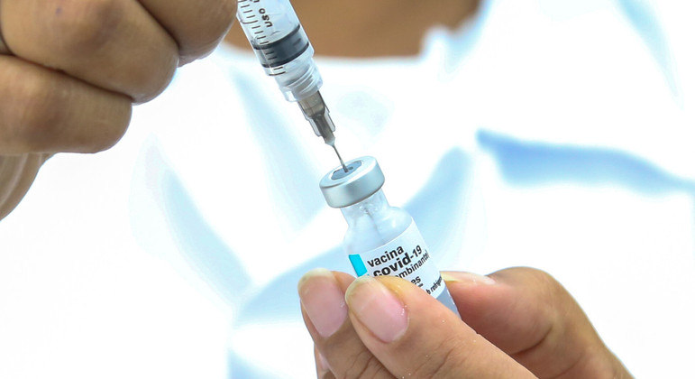 Quarta dose da vacina pode ser aplicada em jovens imunossuprimidos