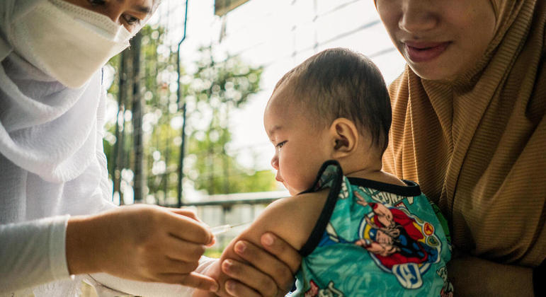 Falta de vacinação expõe crianças a doenças graves, como o sarampo e a pólio