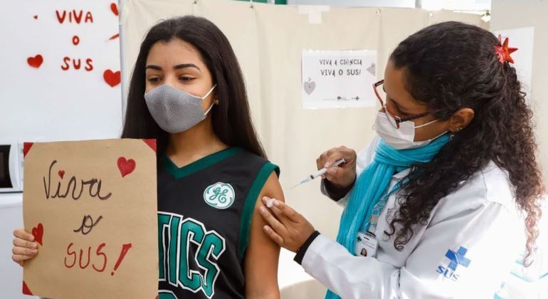 Cidade de SP dá continuidade à vacinação de adolescentes nesta sexta (24)