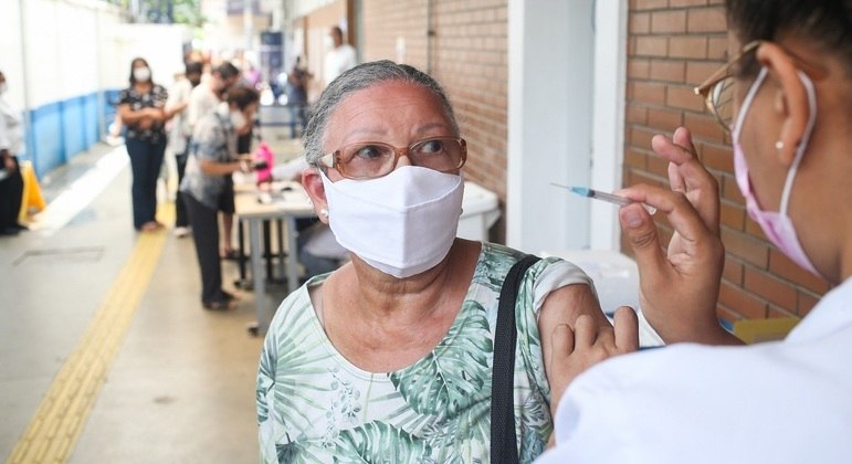 Mais de 80% das mortes por Covid nos últimos 12 meses foram de idosos