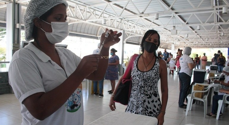 Mais de 106 milhões de brasileiros receberam ao menos a primeira dose da vacina
