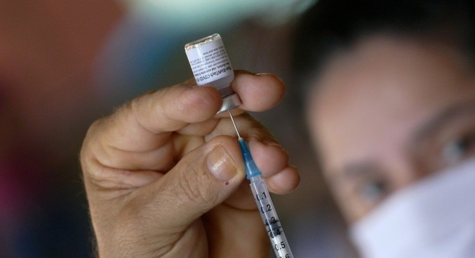 Cidade busca aumentar número de pessoas vacinadas com a segunda dose contra a covid-19