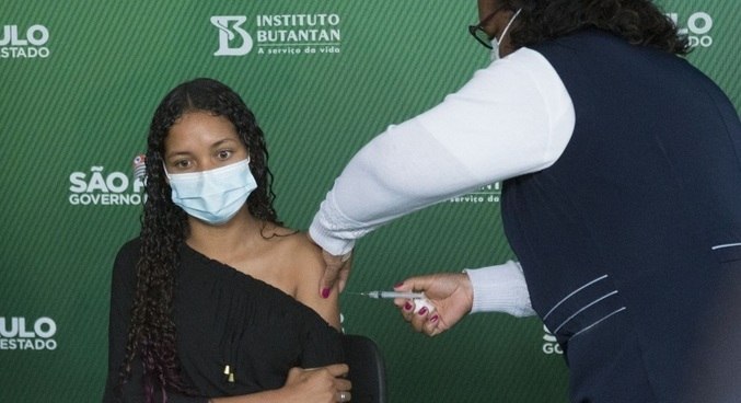 Adolescentes sem comorbidades entre 12 e 17 anos podem se vacinar em SP