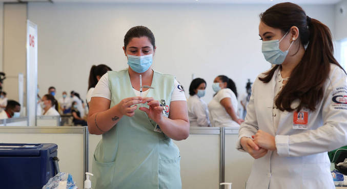 Vacinação continua acontecendo em todo o Brasil com novos lotes de imunizantes