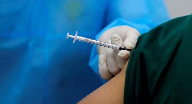 Espanha vai disponibilizar um certificado para quem se vacinar e tiver testes negativos
