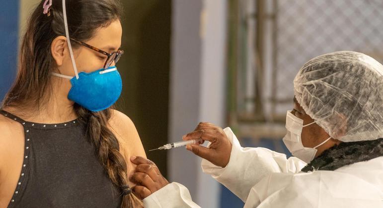 Brasil deve mudar vacinação por causa da variante Delta? - Notícias - R7  Saúde