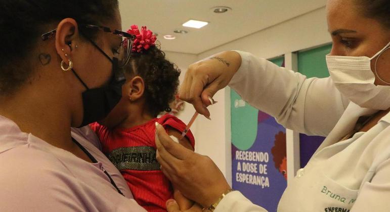 Vacina da Pfizer para bebês e crianças menores de 4 anos está autorizada desde setembro