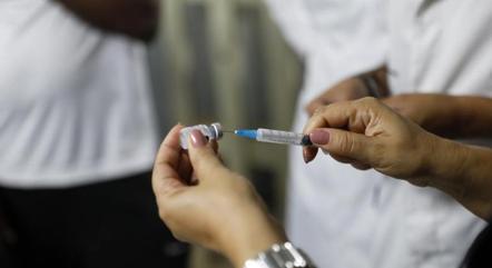 Imunizante está disponível nos 152 centros de saúde de BH