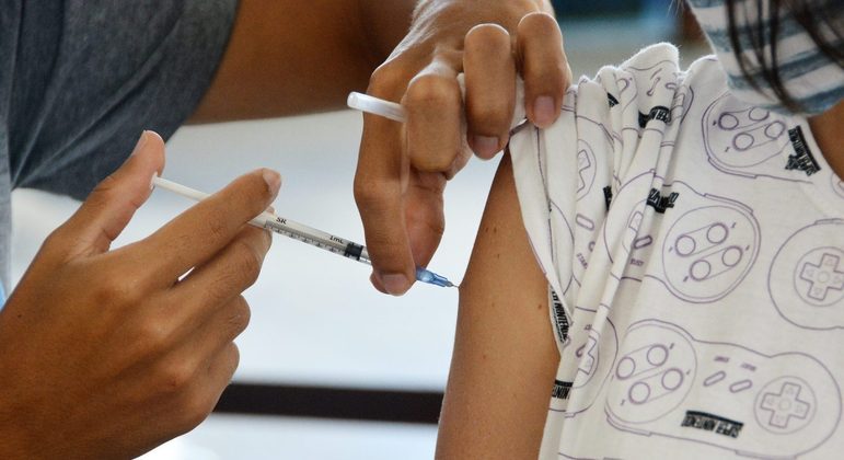 Vacinação infantil contra a Covid-19 só pode ser feita com imunizante da Pfizer, com um terço da dose adulta