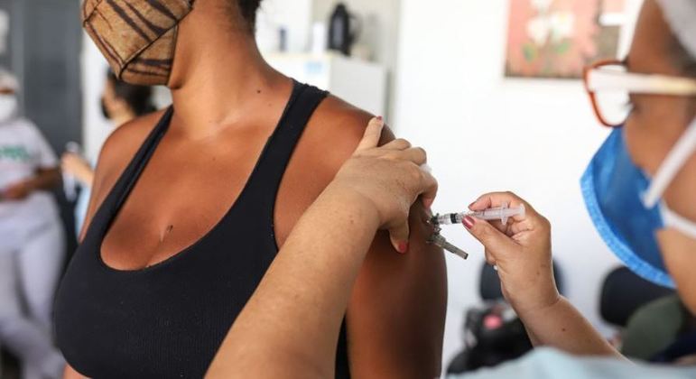 Campanha de vacinação contra Covi no Brasil é bem-sucedida, diz Queiroga
