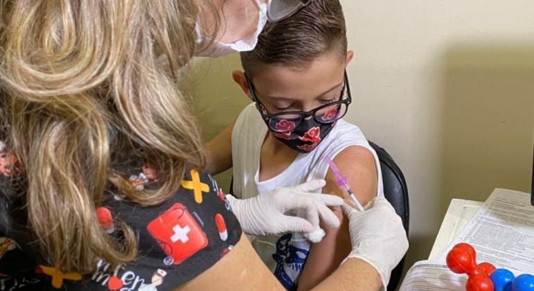 Público de 3 e 4 anos com comorbidades e de indígenas está elegível para receber vacina
