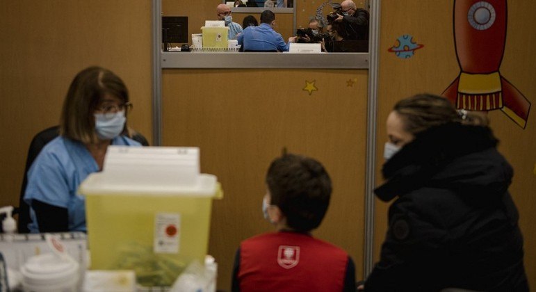 Canadá passou a imunizar crianças na tentativa de conter o aumento do número de casos
