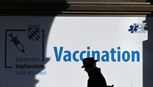 Médico é preso na Itália por simular vacinação contra Covid