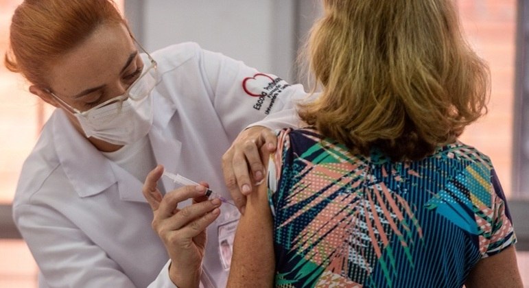 Imunização contra gripe é fundamental para evitar complicações em pessoas vulneráveis