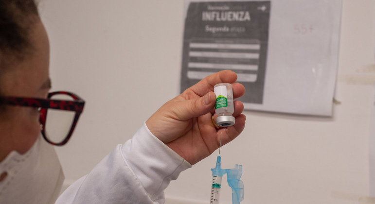 Vacinação contra a gripe estará disponível nos postos de saúde enquanto houver estoque