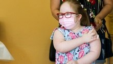 Emoção e choro marcam início da imunização de crianças em SP