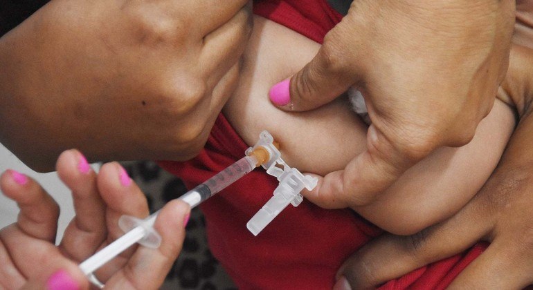 Crianças de até 2 anos formam a única faixa etária sem acesso integral às vacinas