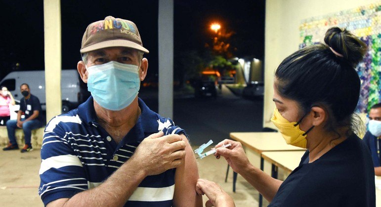 Vacinação noturna começa nesta quarta-feira (22)