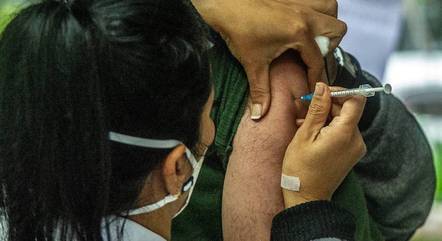País tem 24,32% da população vacinada com a 1ª doses