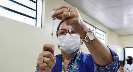 Manaus imuniza adolescentes contra covid-19