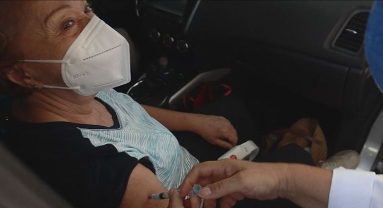 SP segue com a aplicação da terceira dose da vacina em idosos e profissionais da saúde 