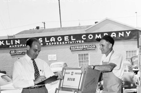 A partir de 1955, a incidência de pólio nos EUA caiu drasticamente