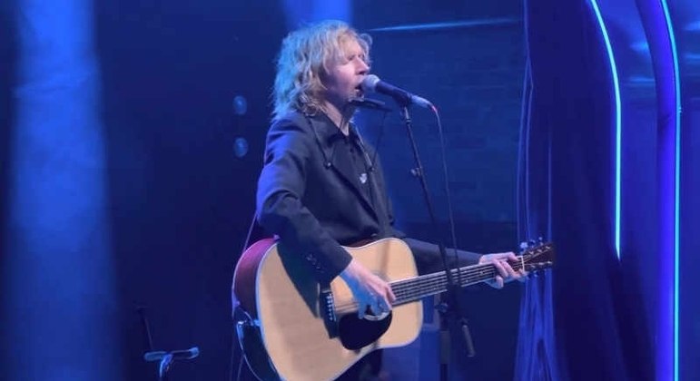 Em pegada acústica, Beck está de volta com a romântica 