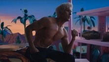 Ryan Gosling canta "I'm Just Ken", música tema do personagem, para o filme "Barbie"