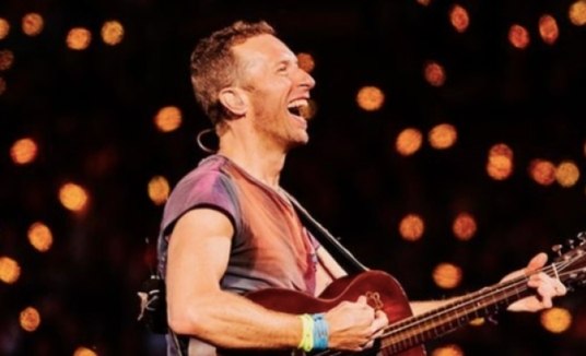 Chris Martin aparece de surpresa em encontro de fãs do Coldplay e fala sobre novo álbum (Chris Martin aparece de surpresa em encontro de fãs do Coldplay e fala sobre novo álbum)