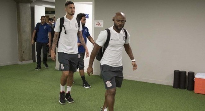 Vagner Love, na chegada aos vestiÃ¡rios