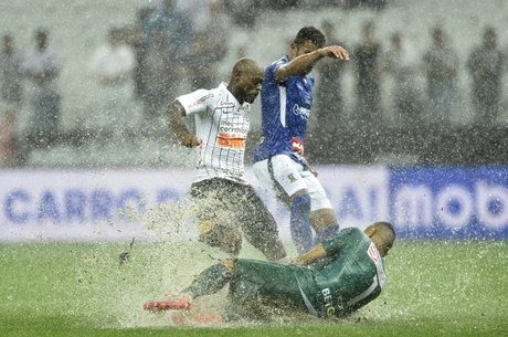 Times sofreram com a chuva na Arena Corinthians