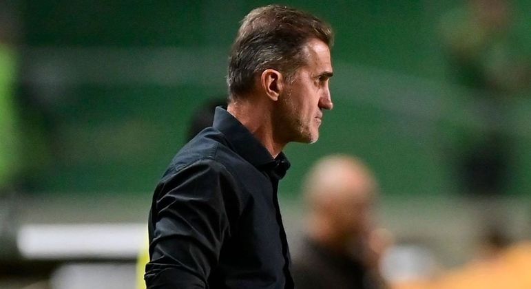 Vagner ManciniClube: América-MGNo comando desde: abril de 2022Principais títulos como treinador: Copa do Brasil 2005 (Paulista), Campeonato Baiano 2008 e 2016 (Vitória) e Campeonato Catarinense 2017 (Chapecoense)