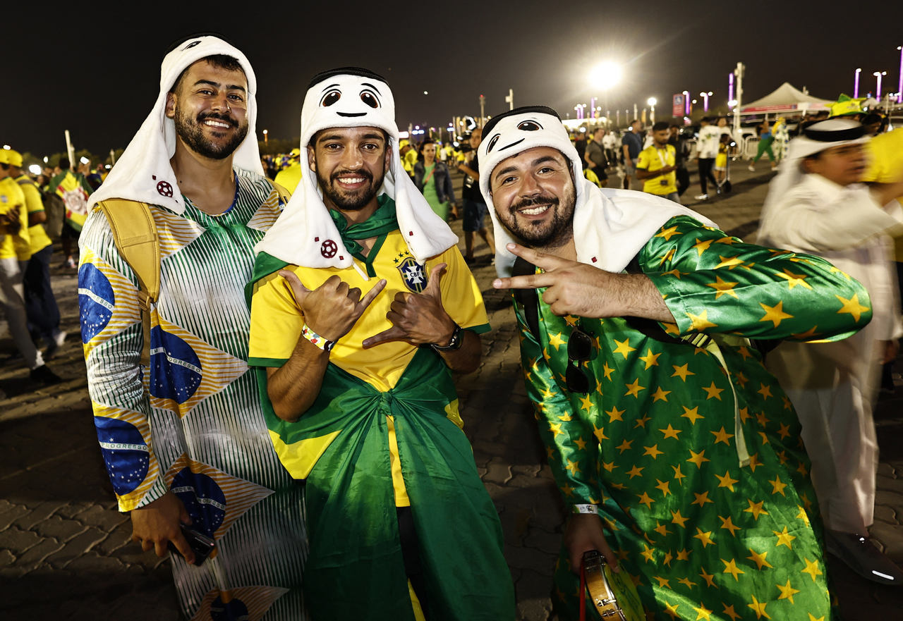 Catar coquinho! Mulher de Thiago Silva se irrita após ter bandeira do  Brasil confiscada: 'Se não tiver perrengue, não sou eu' - Vipei