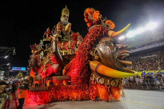 Com o enredo O quilombo do futuro, a Vai-Vai foi a quarta escola a desfilar e levantou os foliÃµes que
estavam no Anhembi com um samba-enredo contagiante