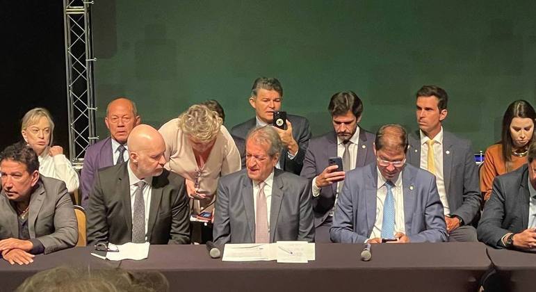 Integrantes do PL durante coletiva de imprensa sobre o cancelamento de votos registrados nas eleições