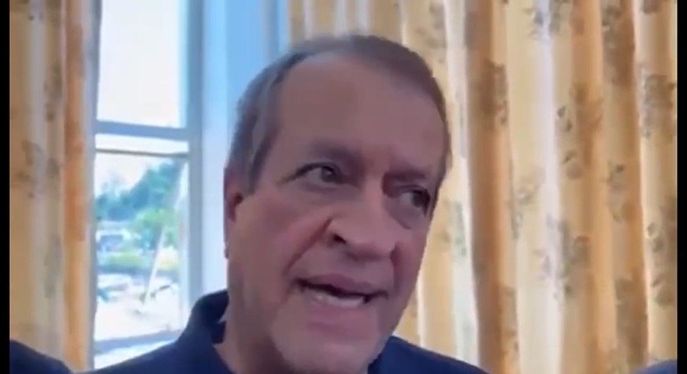 Valdemar Costa Neto durante conversa com jornalistas