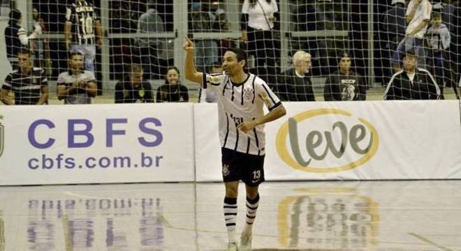 O ala Valdin conseguiu travar as contas bancárias do Corinthians