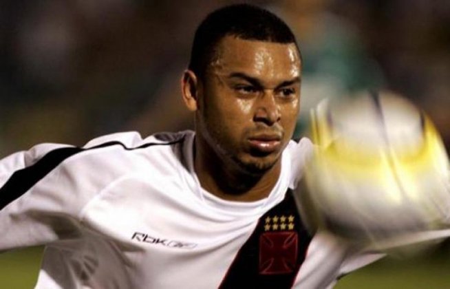ValdimarArtilheiro da Copa do Brasil com a camisa do Vasco da Gama, Valdimar foi preso três vezes, duas delas por acusações de estupro. Em 2019, o ex-jogador, que se encontrava em situação de rua na cidade de São Paulo, foi encontrado morto aos 36 anos 