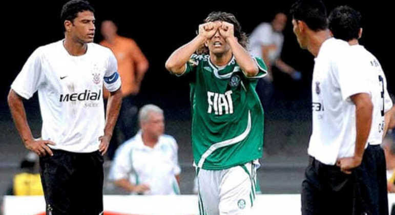 Valdivia compensava suas ausências e confusões com ótimo futebol e provocações