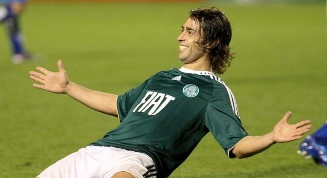 Chileno Valdivia é idolatrado e criticado pela torcida do Palmeiras