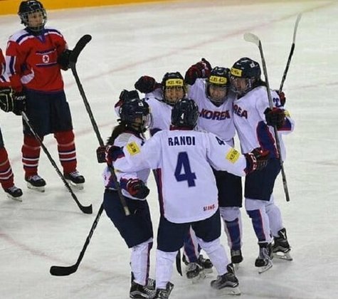 Vale destacar que países europeus também possuem atletas jogando na NHL e também terão que utilizar outros jogadores. Já no feminino, as potências são as mesmas, e a expectativa de que a final seja entre EUA e Canadá.