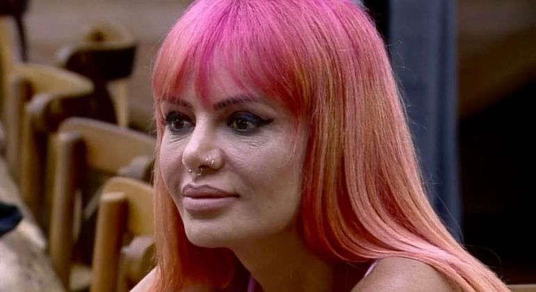 Equipe de Valentina repudia falas de peões sobre uso de remédios
