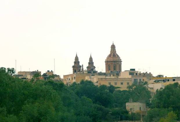 Valletta (Malta) -Com 320 monumentos em 55 hectares, a cidade tem uma das maiores densidades históricas do mundo. São numerosas construções barrocas na cor marrom, igrejas e palácios, numa área com muralhas e fortificações medievais.