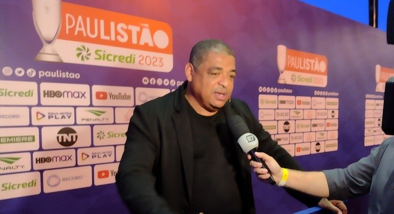 Vampeta marcou presença em lançamento do Paulistão 2023 e cravou palpite para a final