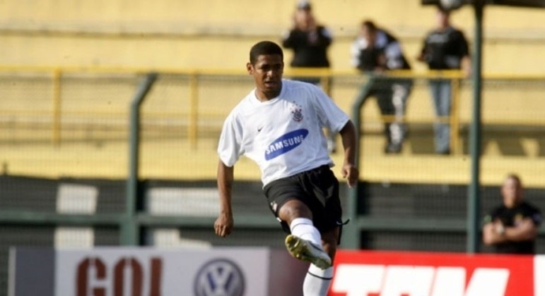 Vampeta - volante - 47 anos - Ídolo do clube, estava em sua terceira passagem pelo Corinthians. Hoje é comentarista esportivo e dirigente do Audax.