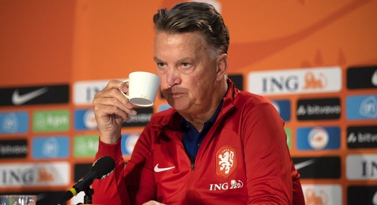 Técnico da seleção holandesa, Louis van Gaal, pretende testar diversos goleiros até a convocação final para o Mundial do Catar
